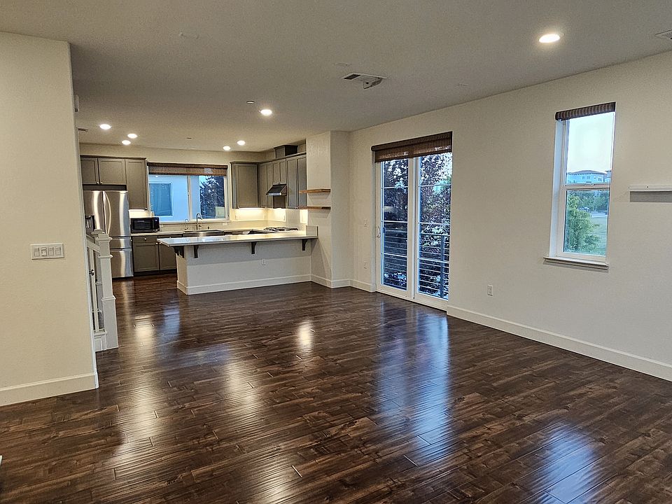 1st image of 190 Llano De Los Robles Ave