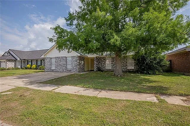 731 La Salle Dr — Photo 1