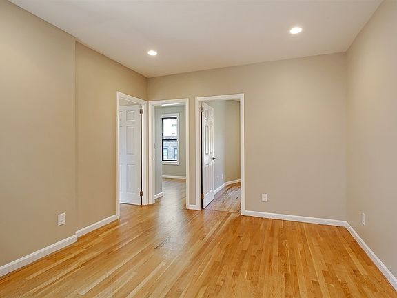 4th image of 314 E 78th St APT 18