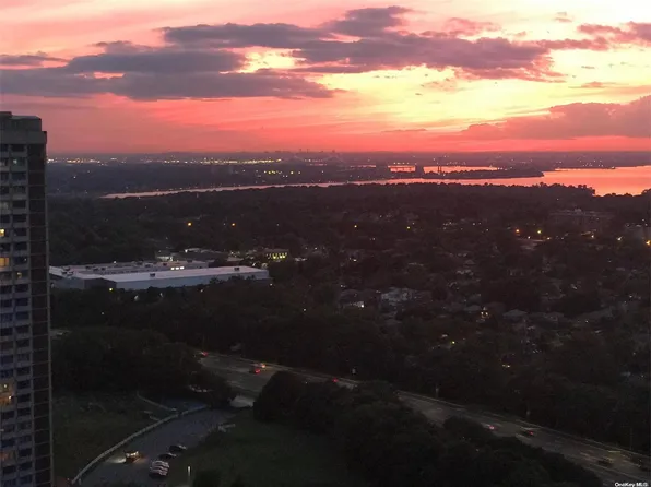 27110 Grand Central Parkway #31G, Floral Park, NY 11005