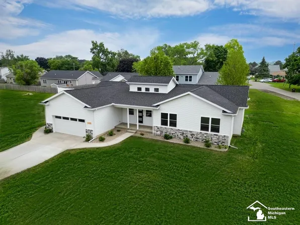 15444 Eastwood Dr, Monroe, MI 48161