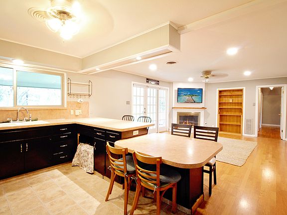 3rd image of 113 Adobe Dr