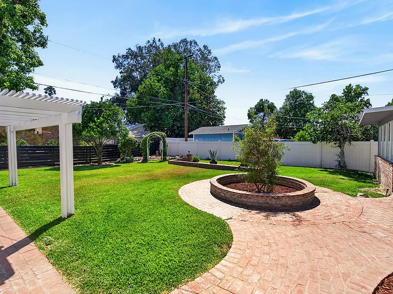 4260 Maplewood Pl — Photo 34