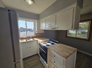 811 W 3rd St APT 4, Waterloo, IA 50701