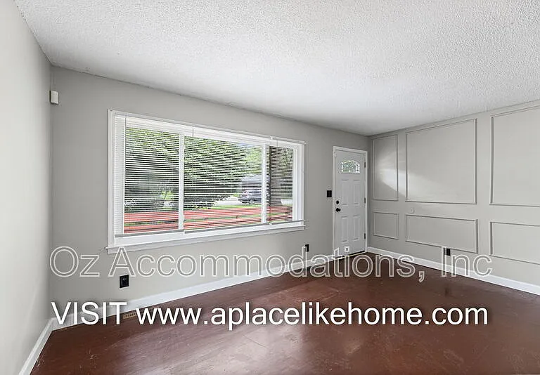 8201 E 110th St — Photo 5