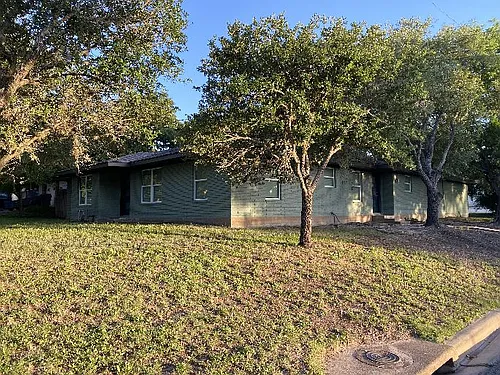 3806 Oaklawn St Photo 1