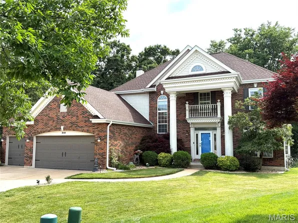 515 Castle Terrace Ct, Ballwin, MO 63021