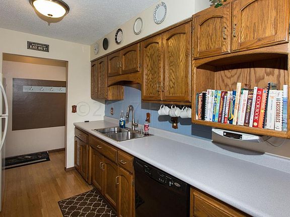 5th image of 620 3rd Ave W