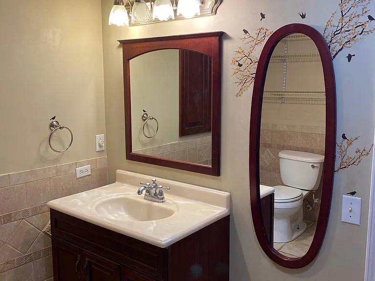 305 Walnut Ln — Photo 4