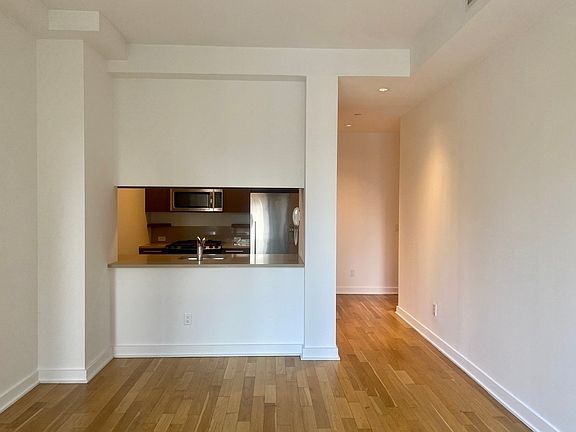 3rd image of 885 Avenue Of The Americas APT 10J