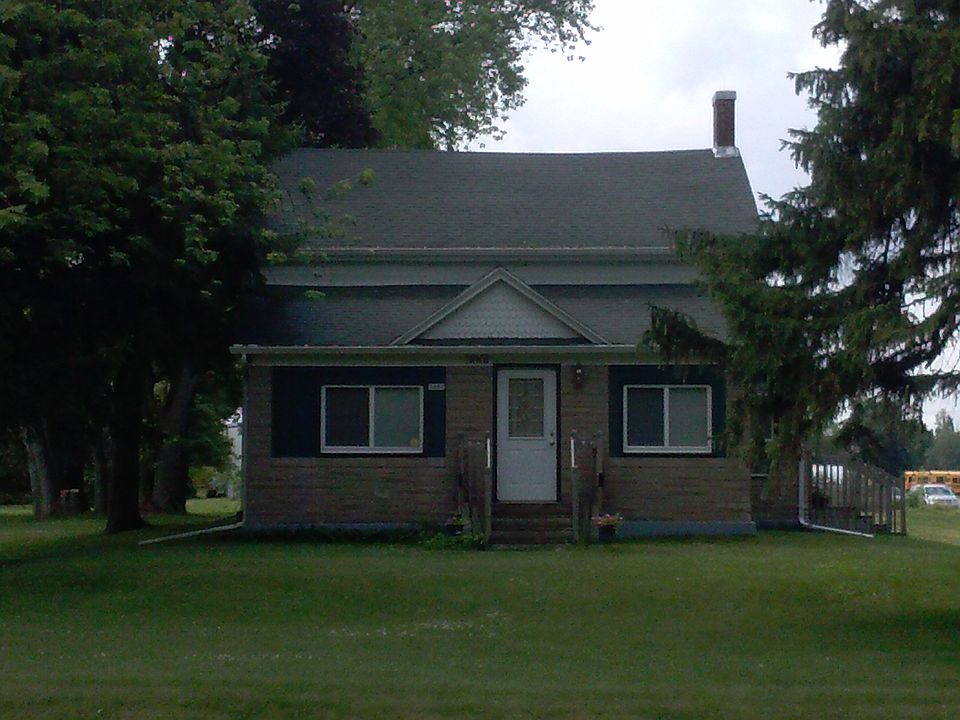 Front looking at from road