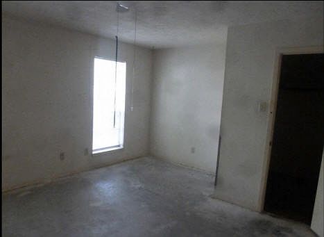 4th image of 19519 Hollowlog Dr