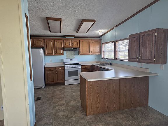 3rd image of 418 Alisha Ln