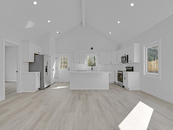 4th image of 1107 Elmore St