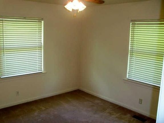 3rd image of 102 River Heights Dr