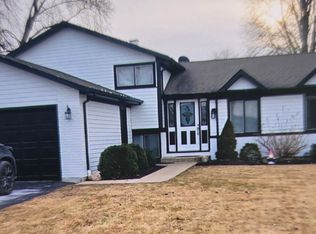 508 N Beck Rd, Lindenhurst, IL 60046