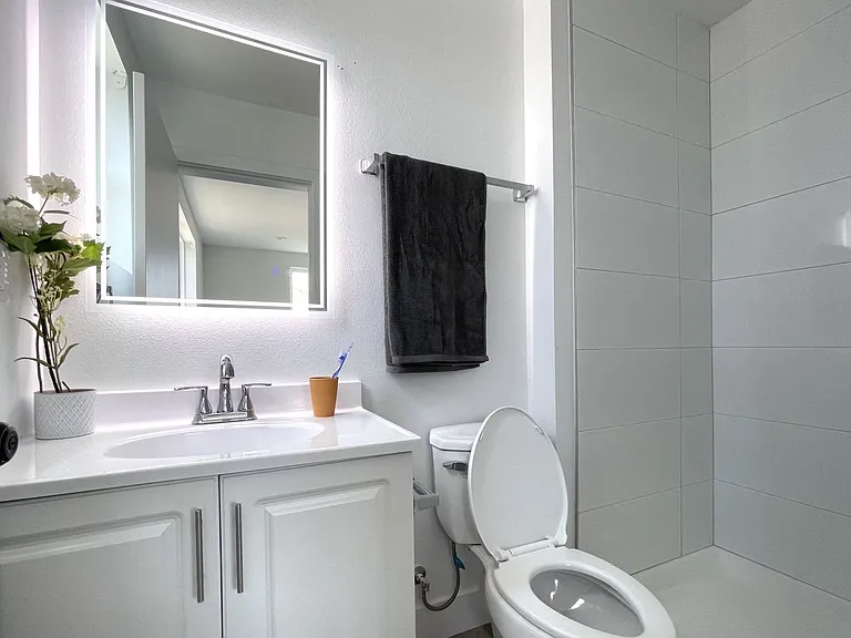 MH 1314 W 35th Pl — Photo 10
