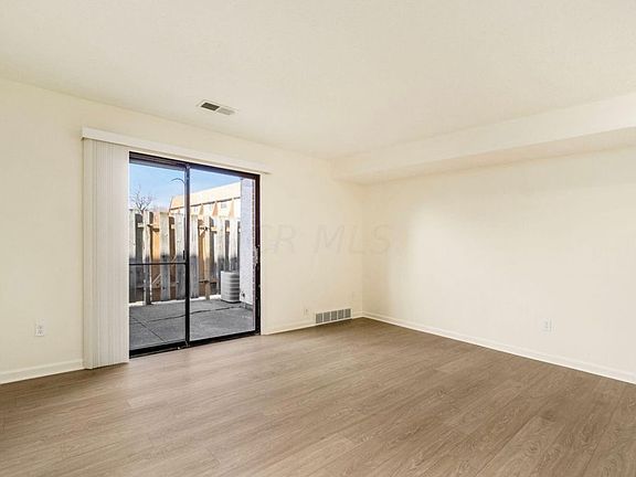 4th image of 29 King Arthur Ct #1