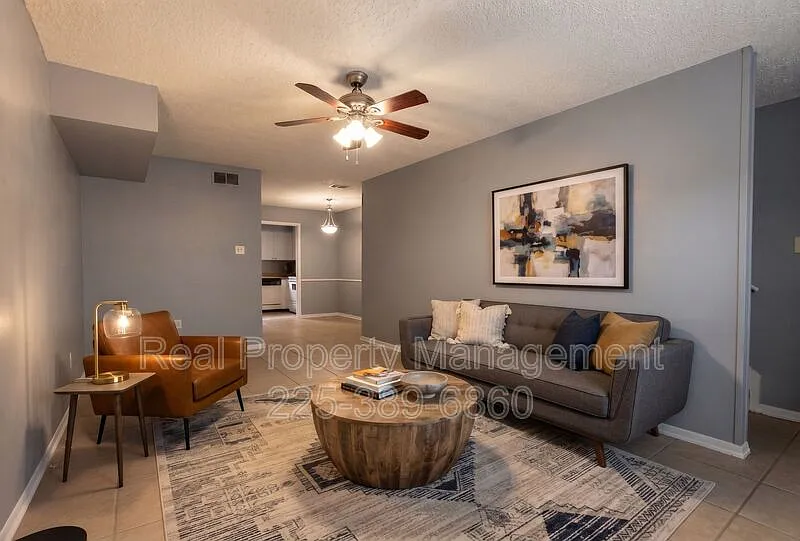 2 bed, 1.5 bath, 1050 sqft, $975 — Photo 2