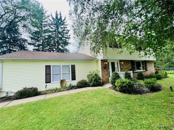 4876 Meadow Ln, Hamburg, NY 14075