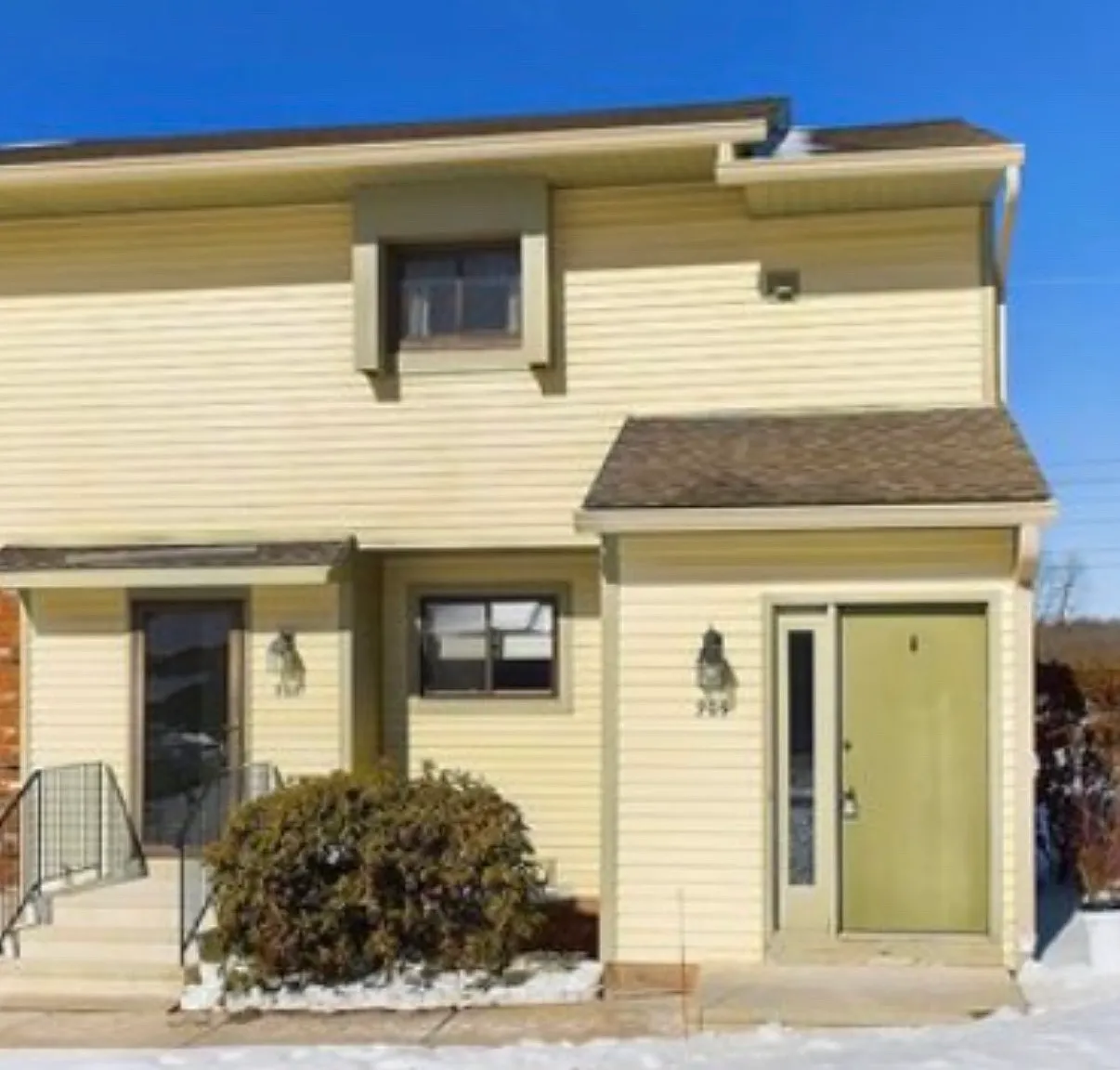 2 bed, 1.5 bath, 1275 sqft, $2,200 — Photo 2