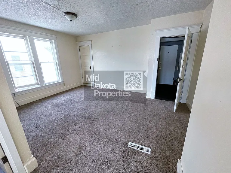 709 S Sanborn Blvd — Photo 2