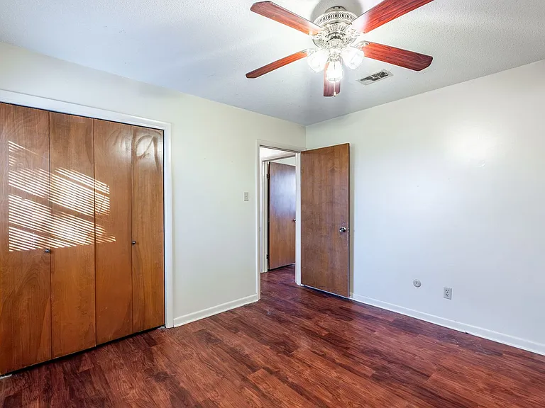6104 Meadowbrook Ln — Photo 16