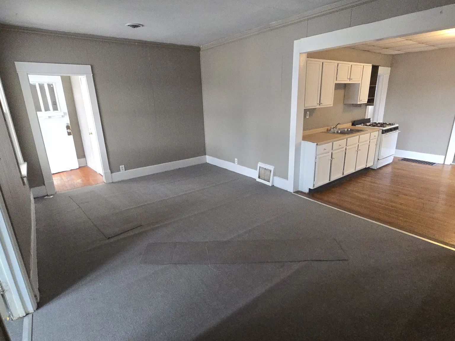 4 bed, 1300 sqft, $995 — Photo 1
