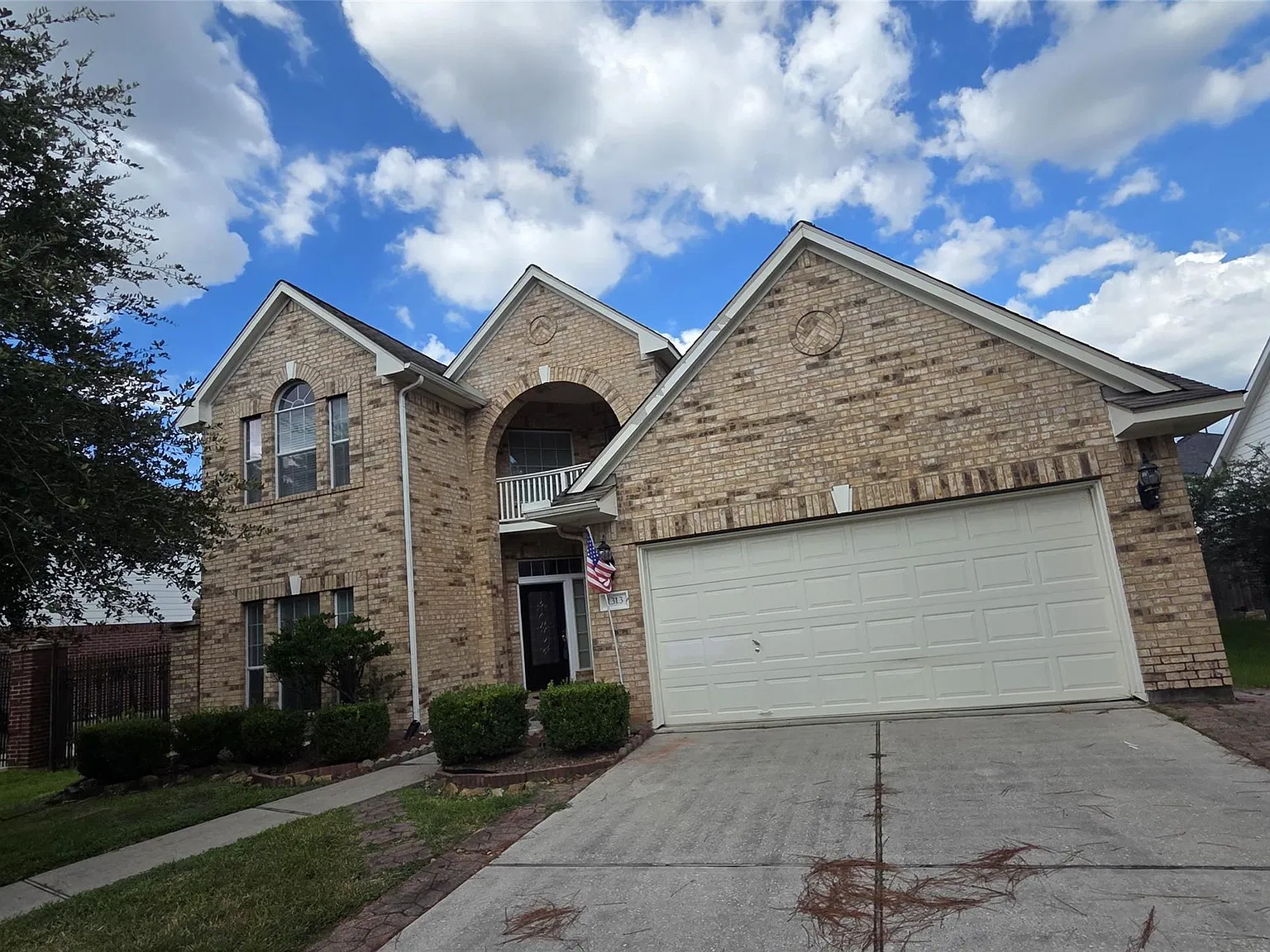 4 bed, 2.5 bath, 3351 sqft, $3,000 — Photo 1