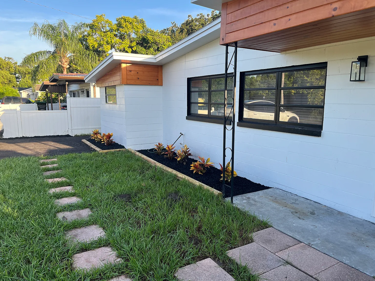 2 bed, 883 sqft, $1,700 — Photo 2