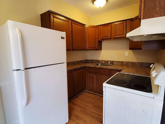 5th image of 9635 Salem St APT 3