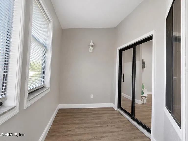 10 Falls Pl — Photo 36