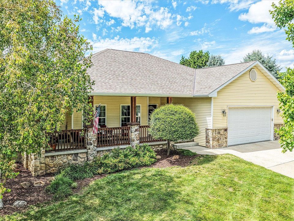 1st image of 219 Fischer Dr