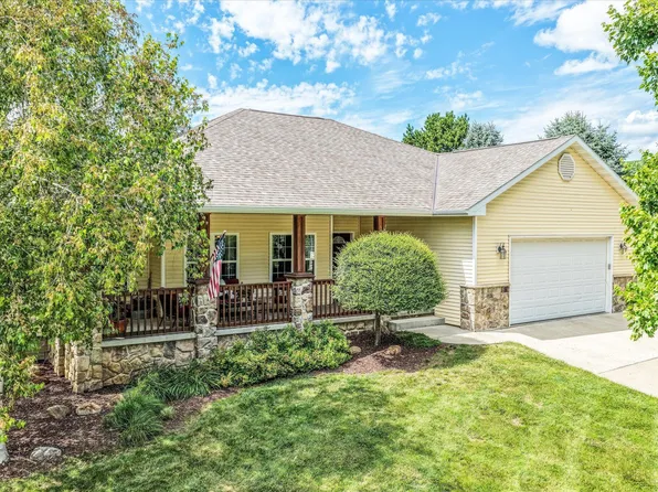 219 Fischer Dr, Woodbine, IA 51579