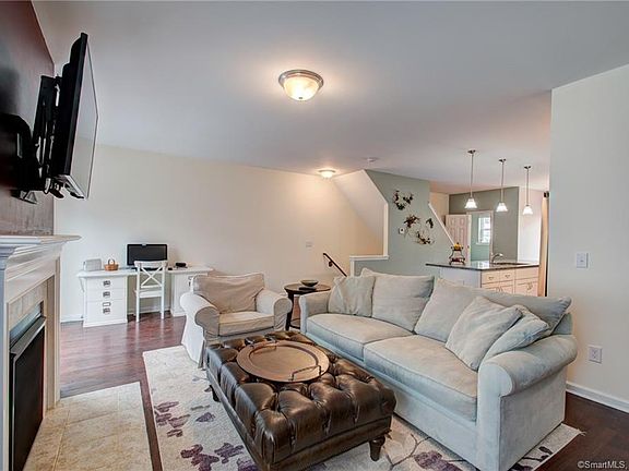 4th image of 180 Pepin Pl #180