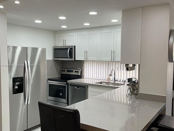 5th image of 16919 N Bay Rd APT 104