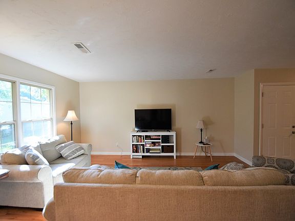 4th image of 194 Woodland Hills Dr