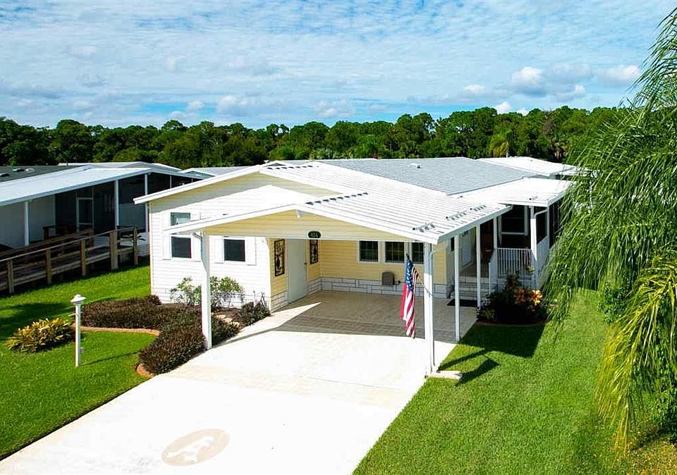1st image of 824 Sapodilla Dr