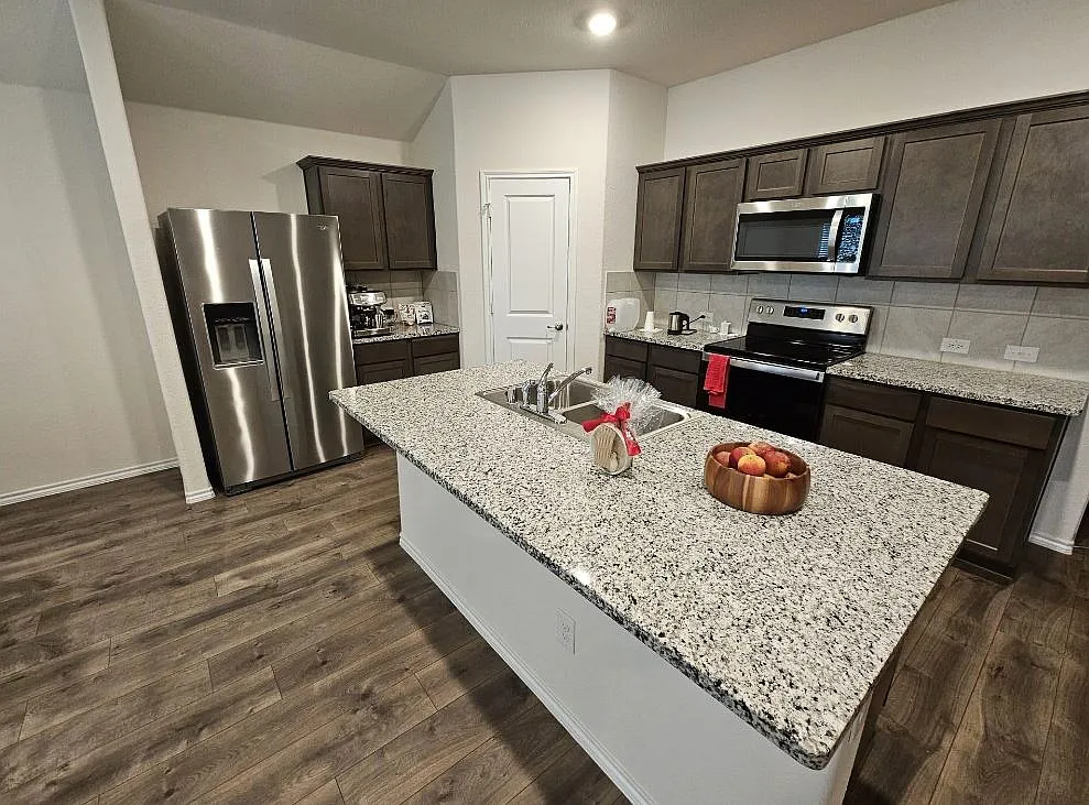 4 bed, 1836 sqft, $2,000 — Photo 1