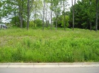 423 Country Knoll Dr, Endicott, NY 13760