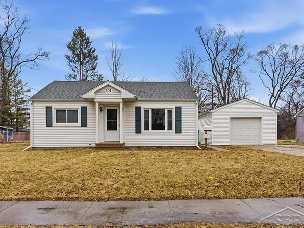 301 Princeton Ct, Midland, MI 48640