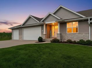 911 Barronwood Dr, Green Bay, WI 54311