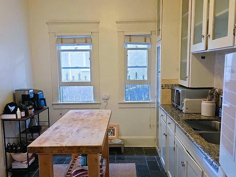 219 Redondo Ave #C — Photo 14