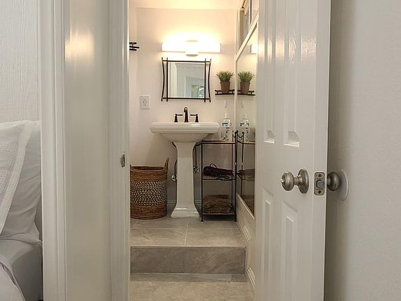5th image of 1883 Midwick Dr #2