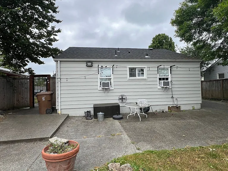 2231 E Wright Ave — Photo 17