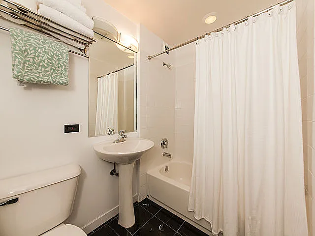 200 W Grand Ave #1603 — Photo 12