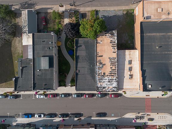 4th image of 308 Iron St