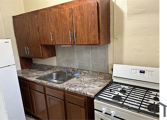 1st image of 852 E Exchange St #3