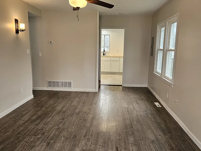 1552 Jefferson Ave — Photo 7