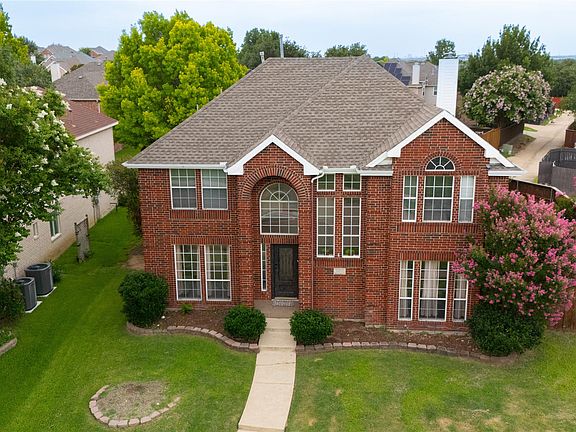 3rd image of 1481 Parkwood Dr